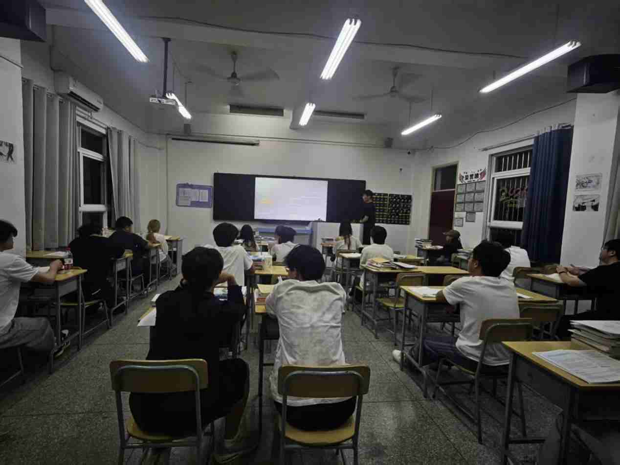 经济管理系开展诚信考试教育班会